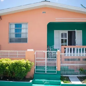 Charming Bungalow Minutes From Brandon's Holiday home Bridgetown
